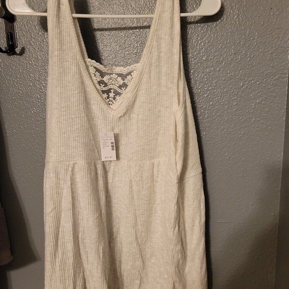 NWT Maurices Cream Tank with Lace 2x - Picture 2 of 3